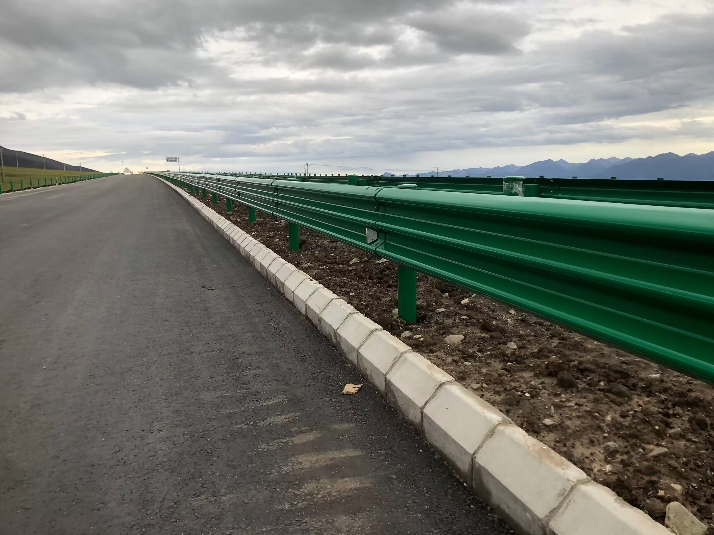 普格县乡村公路波形护栏热镀锌喷塑波形护栏 - 推荐